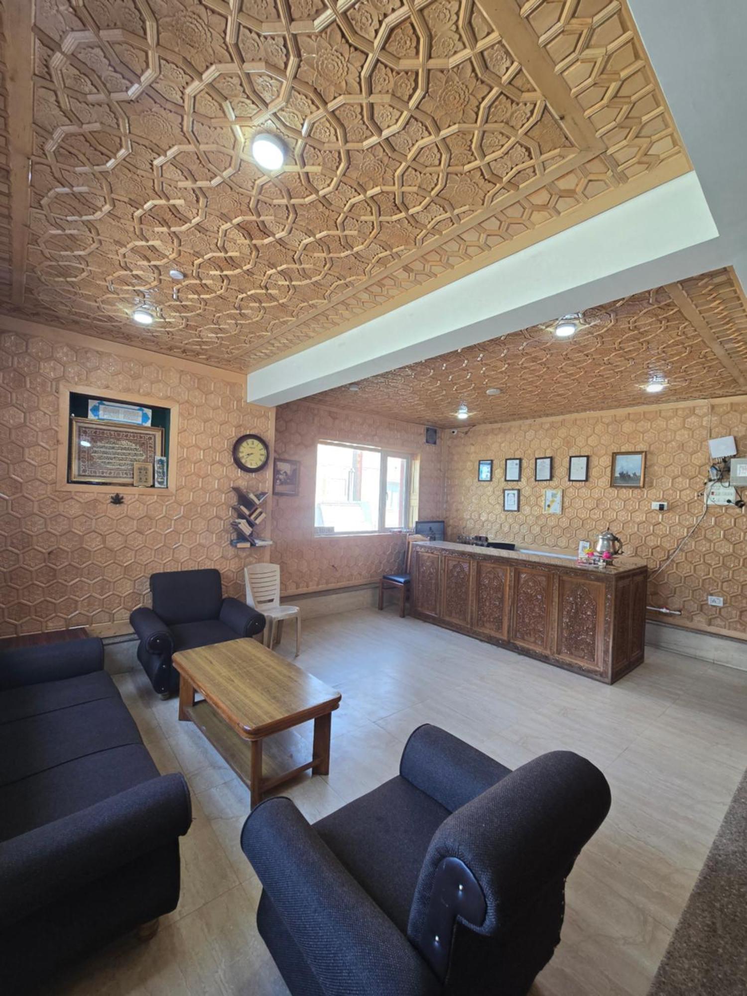 Hotel Barzman Sonāmarg Extérieur photo